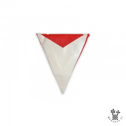 Nappe rouge cramoisi, table octogonale, avec croix Malte p.v.c. blanc cousue + Cartouche mobile à poser,